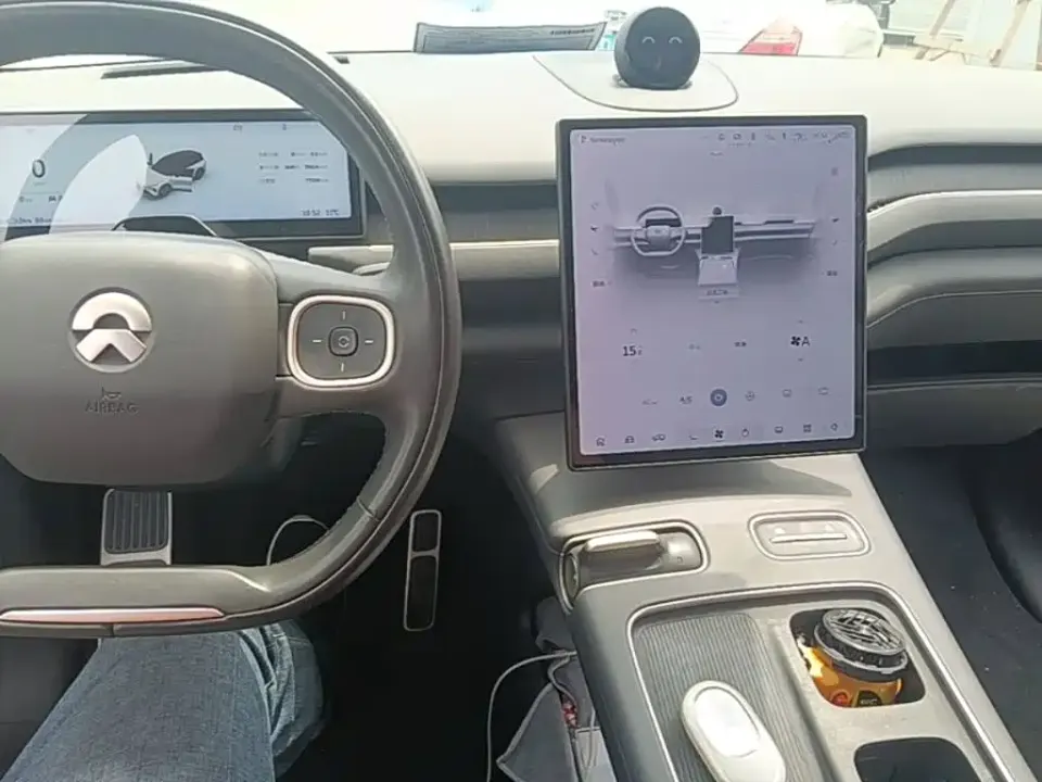 Nio ES8