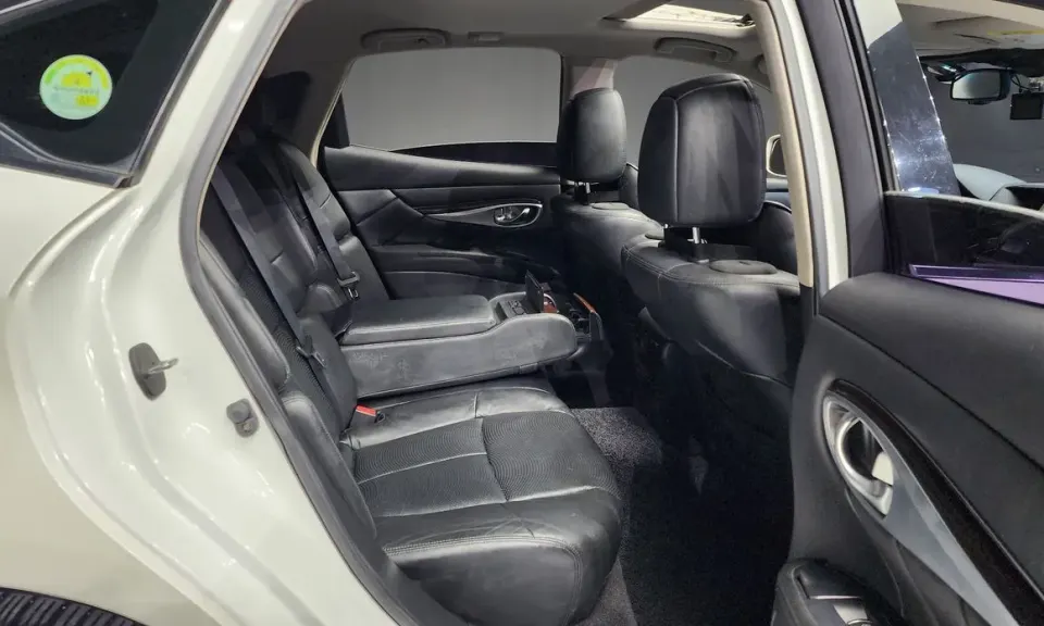 Infiniti M