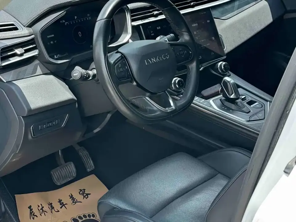 Lynk & Co 01