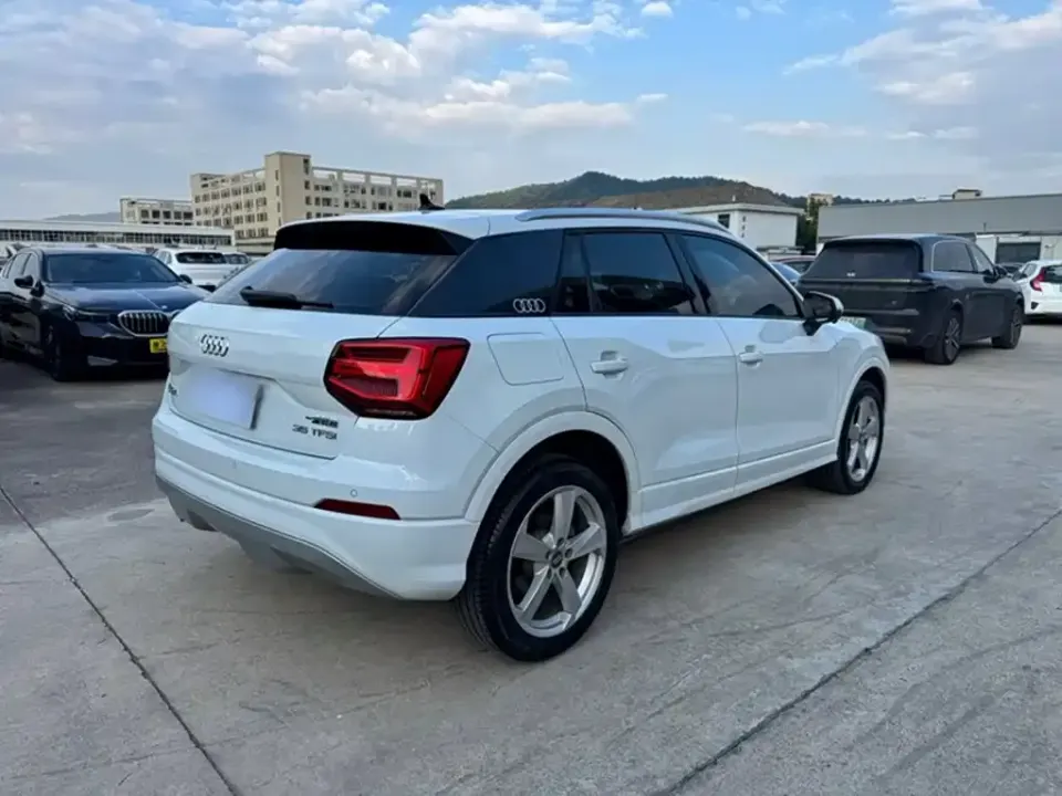 Audi Q2L