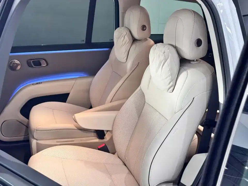 Li Li i8