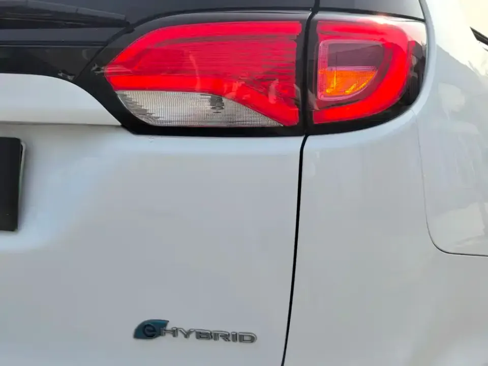 Chrysler Grand Voyager PHEV (Import)