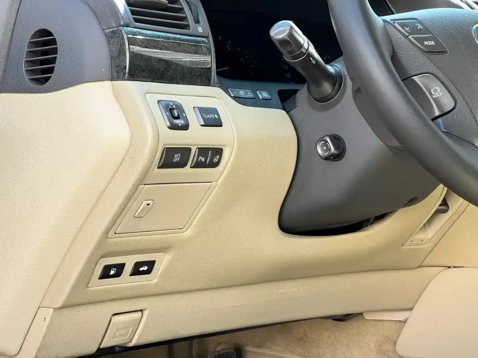 Lexus LS