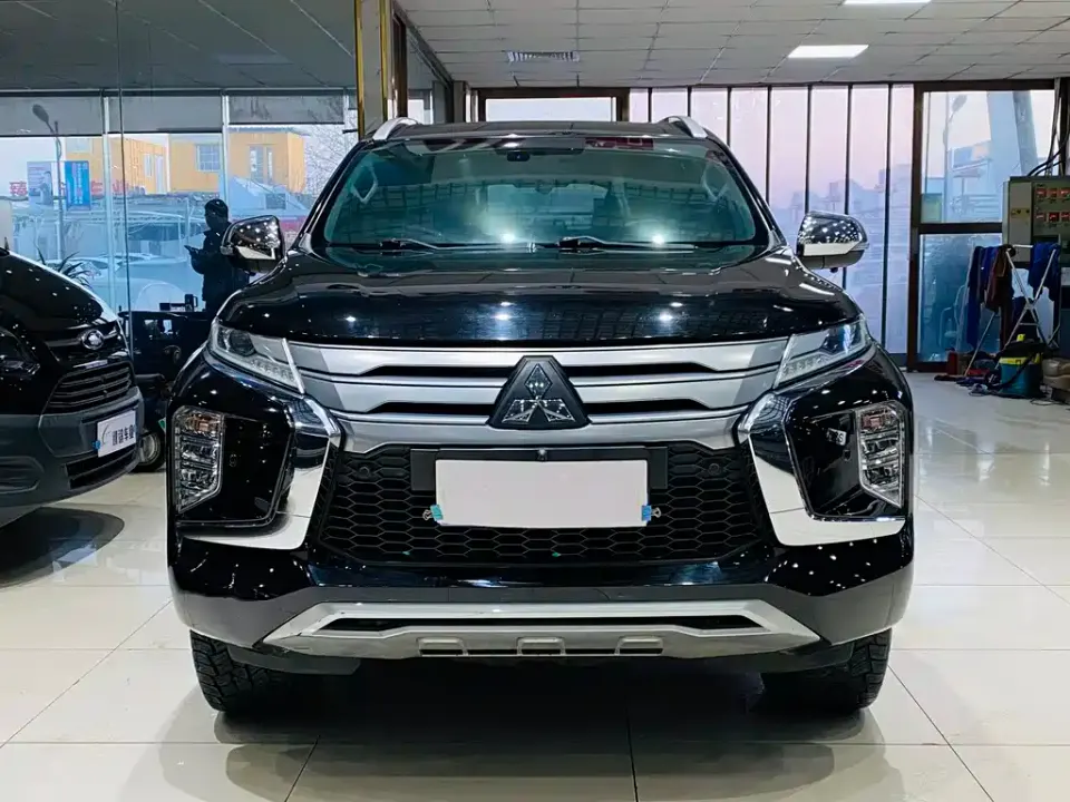 Mitsubishi Pajero Sport (Import)
