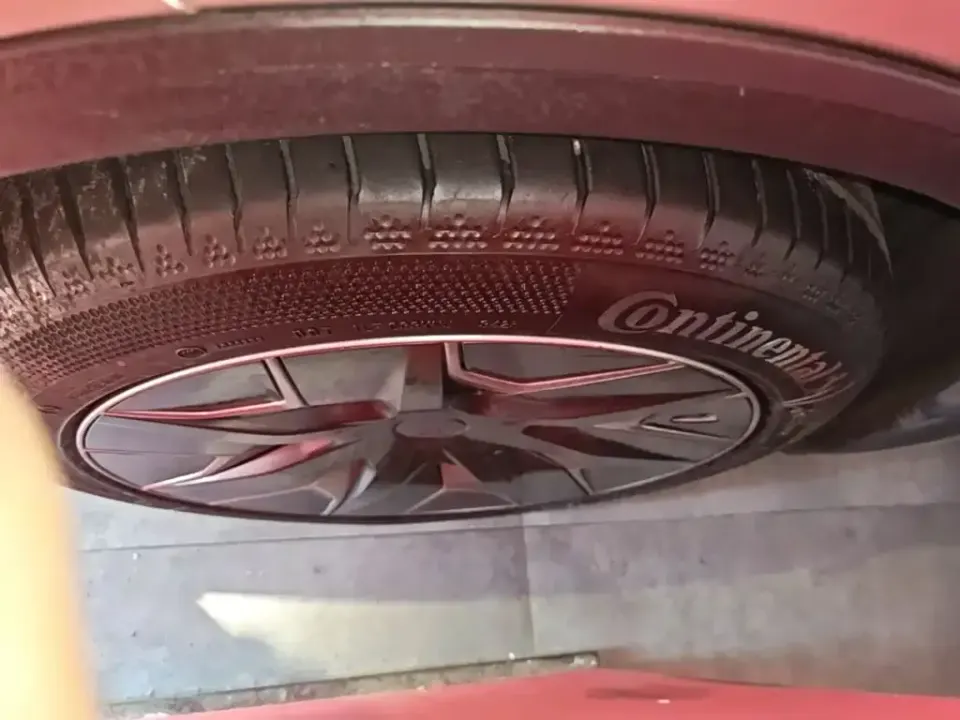 Tesla Model Y L