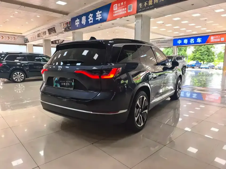 Nio ES8