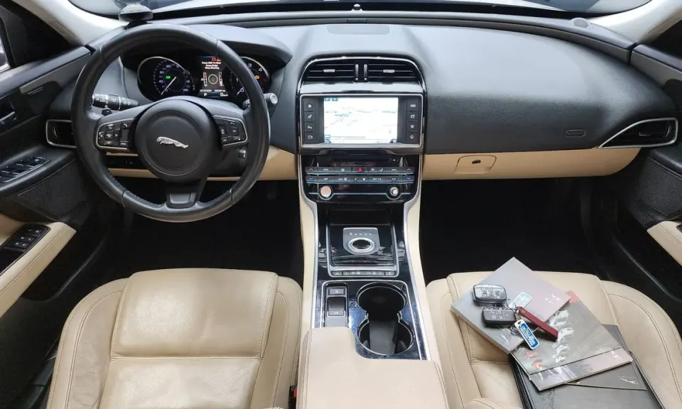 Jaguar XE