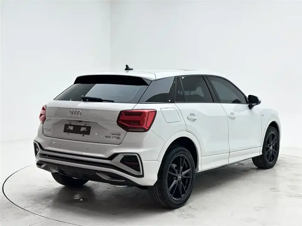 Audi Q2L