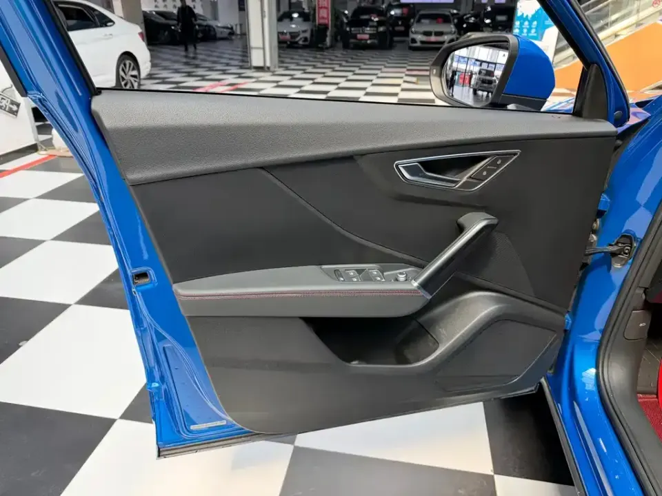 Audi Q2L
