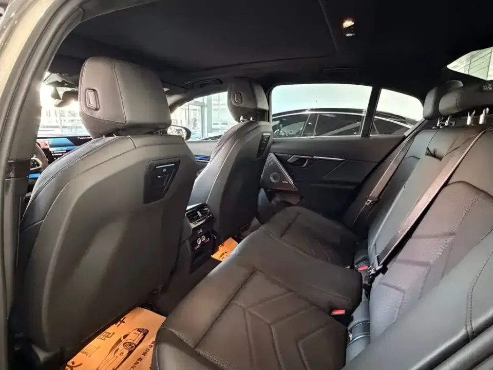 BMW i5 M60