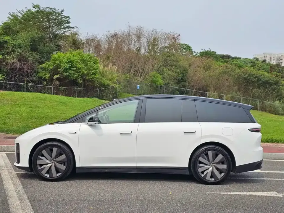 Li Li i8