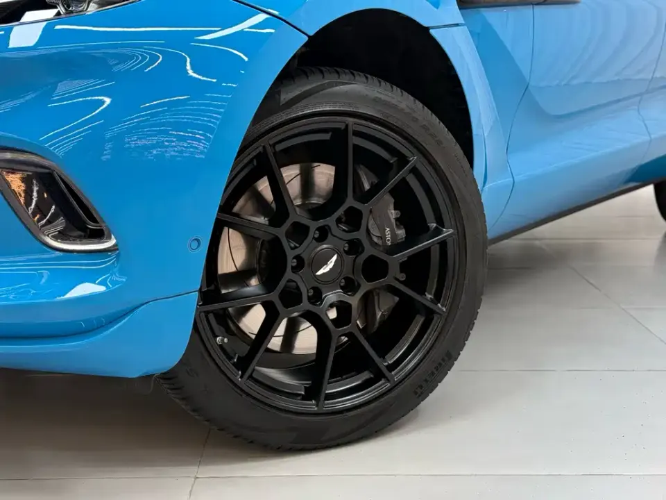 Aston Martin DBX