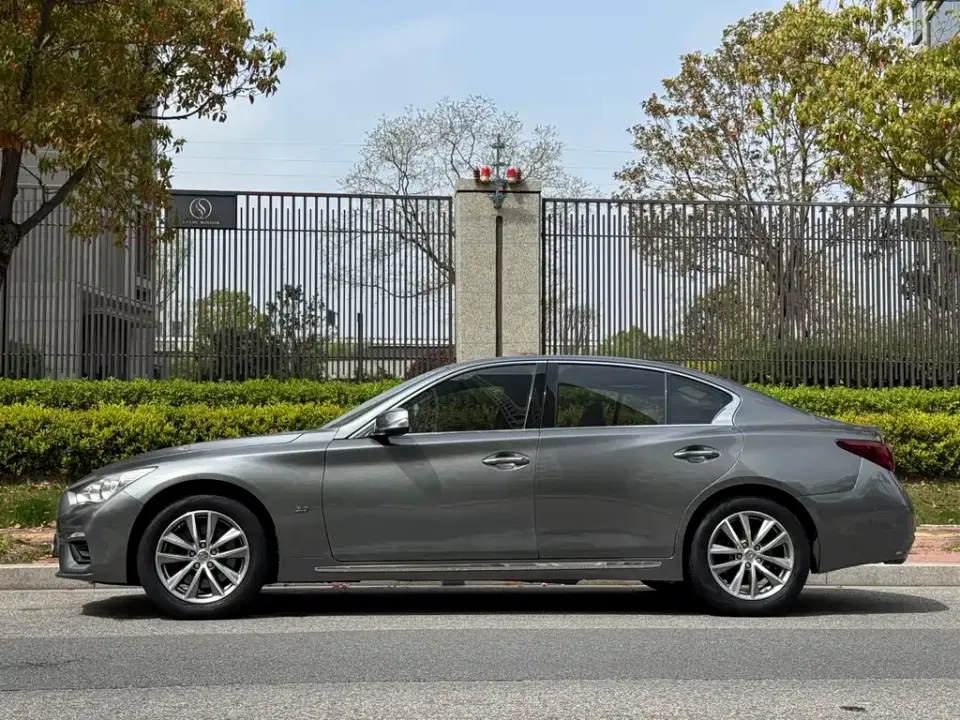 Infiniti Q50L