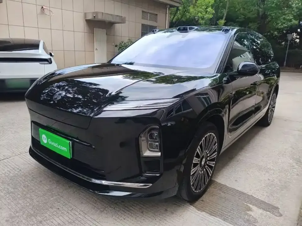 Nio ES8
