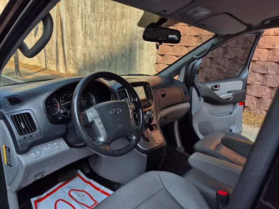 Hyundai Starex