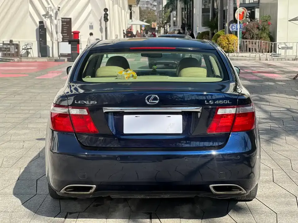 Lexus LS