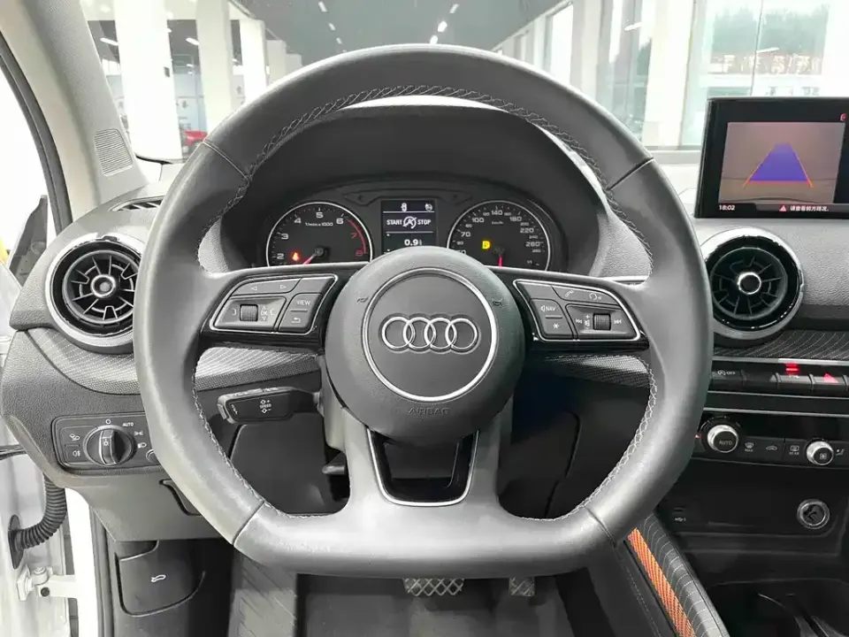 Audi Q2L
