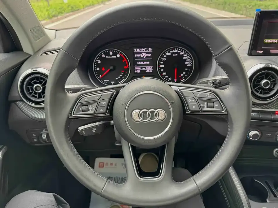 Audi Q2L