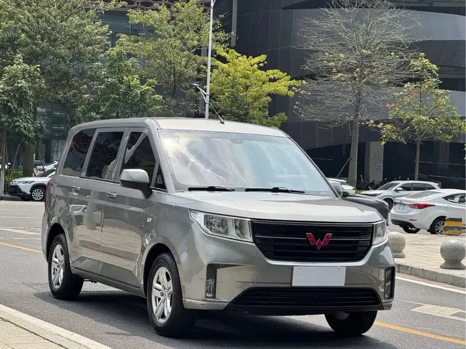 Wuling Hongguang Plus