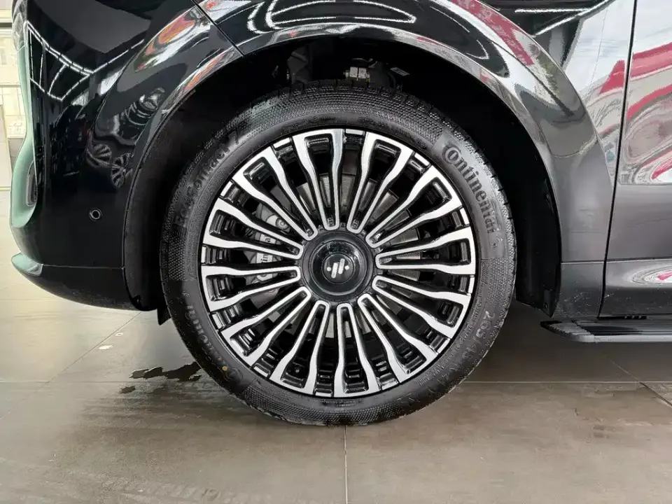 IM Motors IM LS8