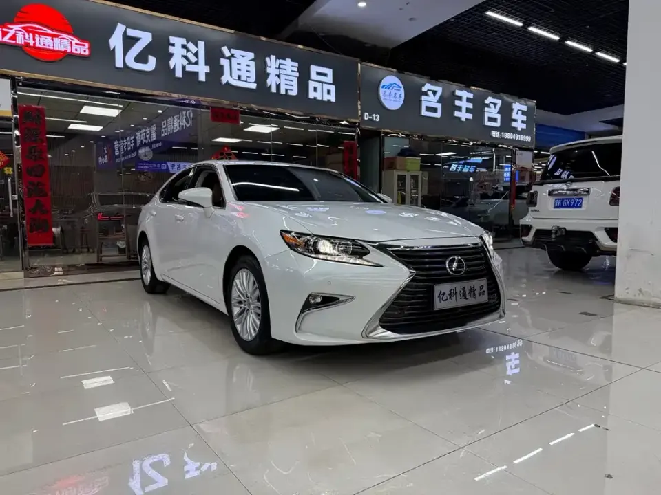 Lexus ES