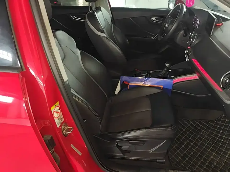Audi Q2L e-tron