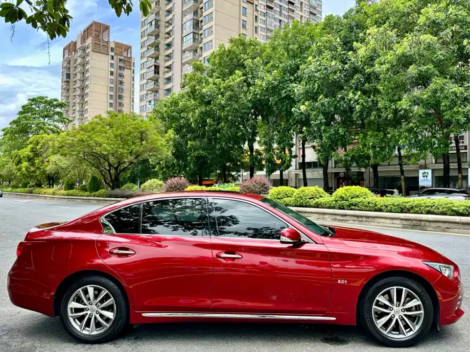 Infiniti Q50L