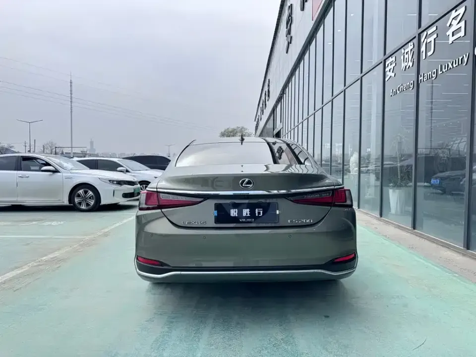 Lexus ES