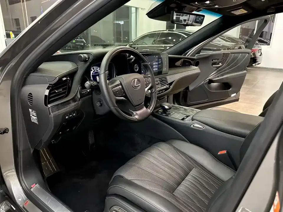 Lexus LS