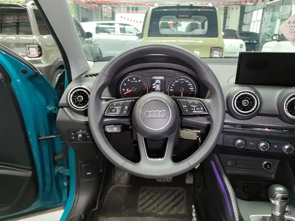 Audi Q2L