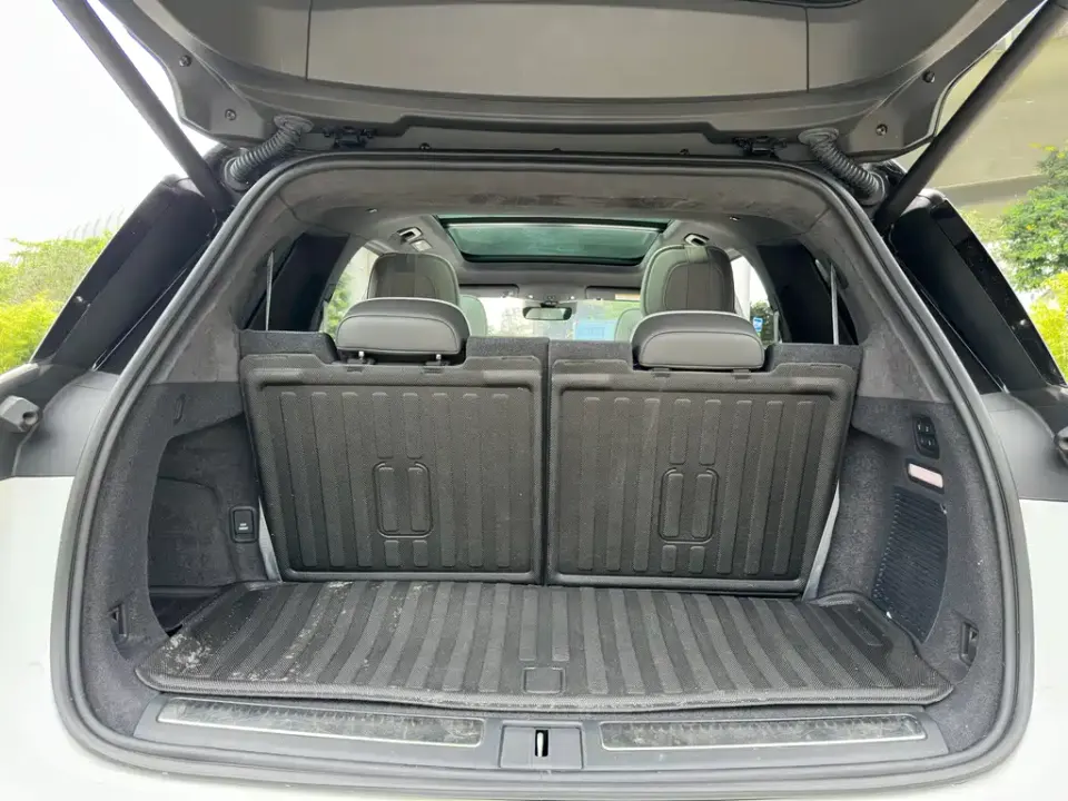 Nio ES8
