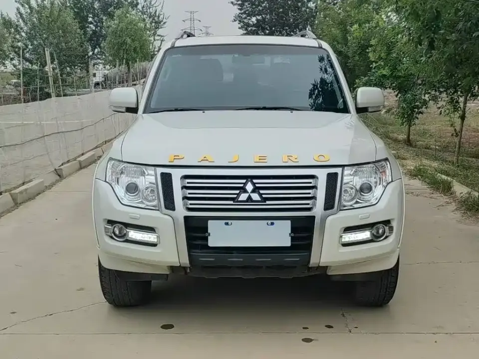 Mitsubishi Pajero (Import)