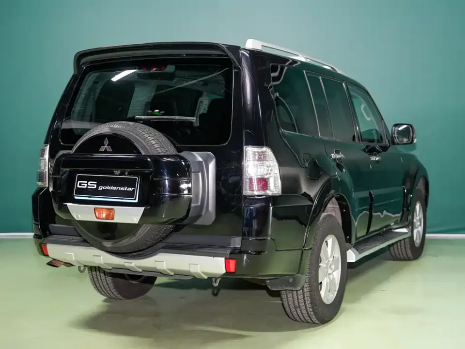 Mitsubishi Pajero (Import)