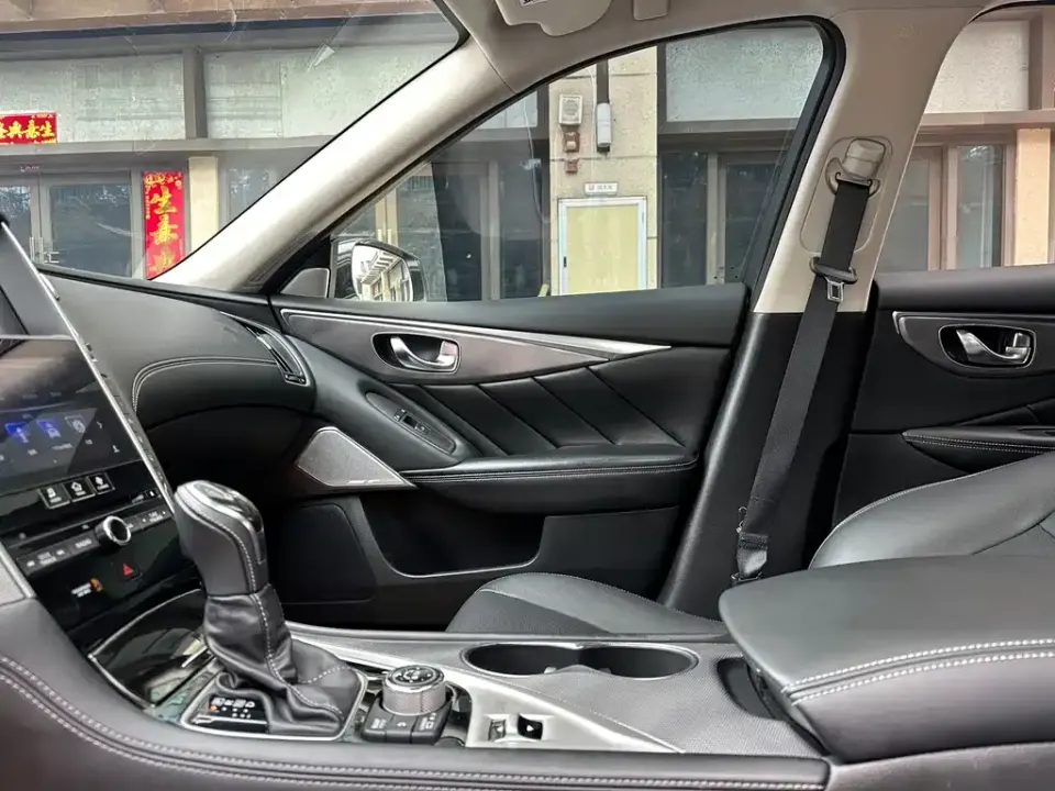 Infiniti Q50L