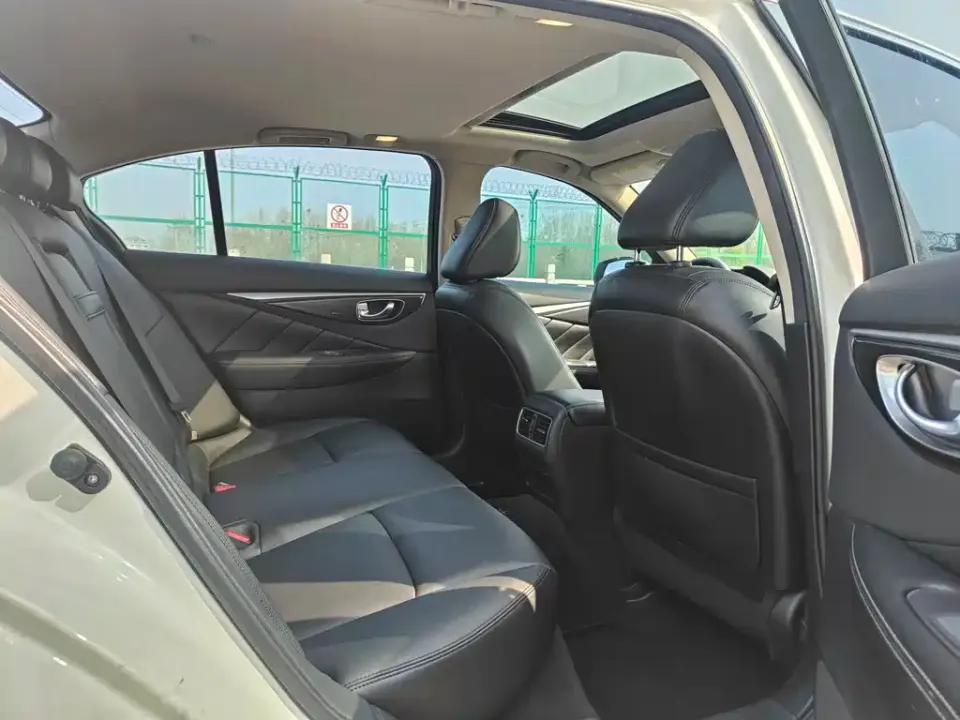 Infiniti Q50L