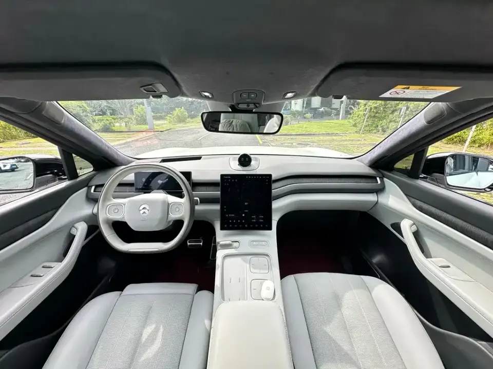Nio ES8