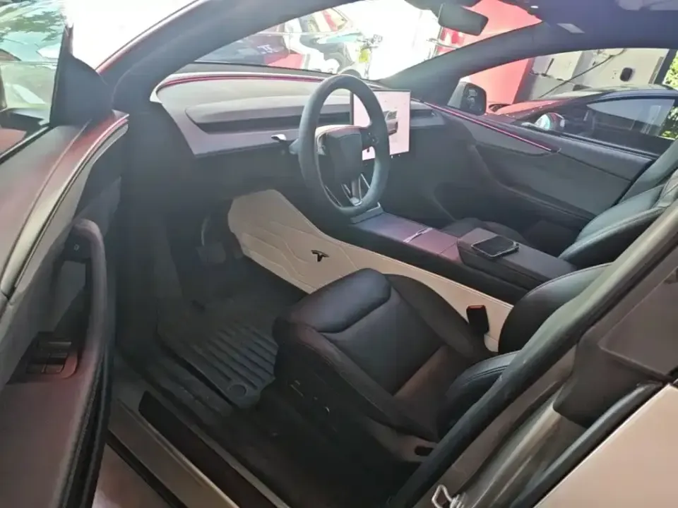 Tesla Model Y L
