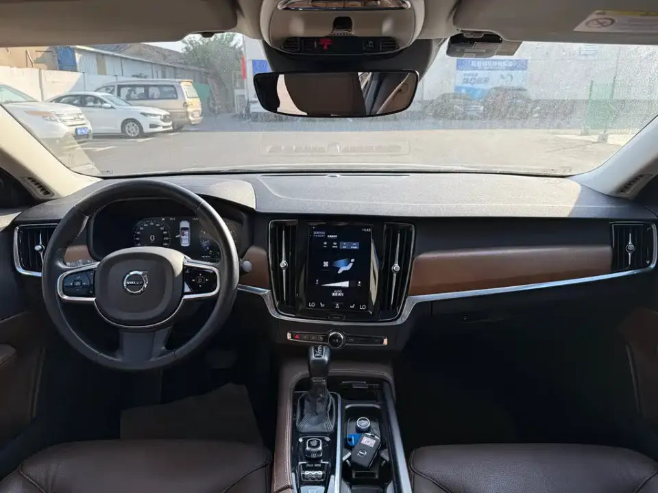 Volvo S90