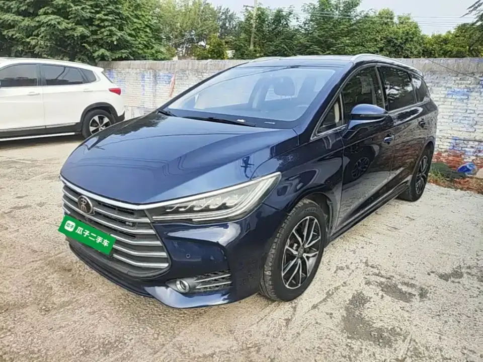 BYD MAX