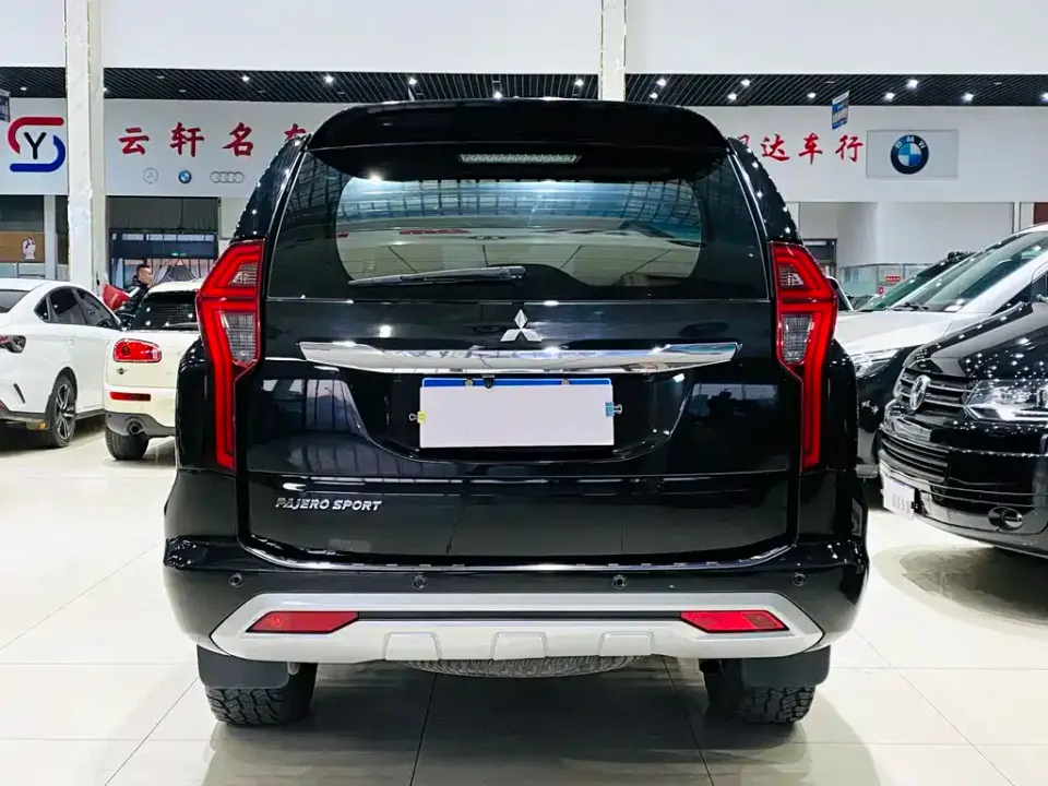 Mitsubishi Pajero Sport (Import)