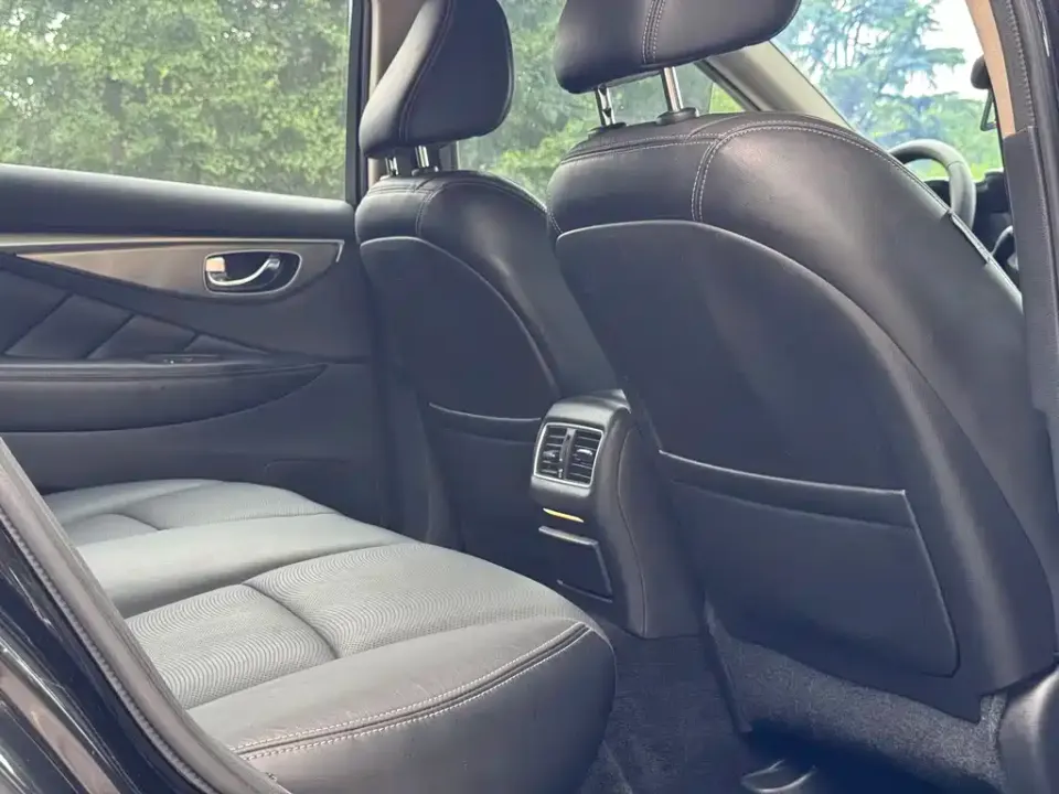 Infiniti Q50L