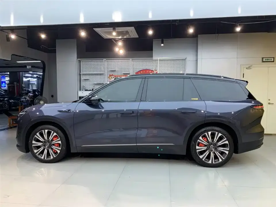 Nio ES8