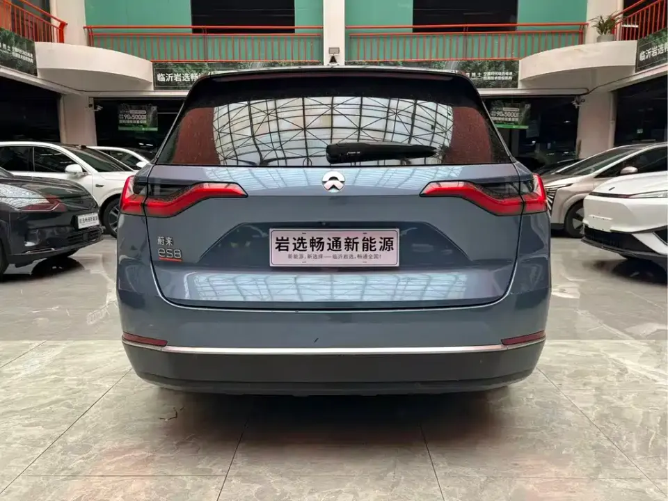 Nio ES8