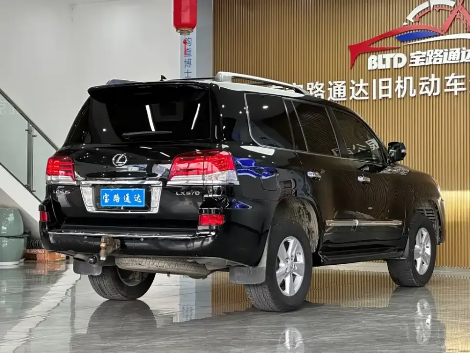Lexus LX