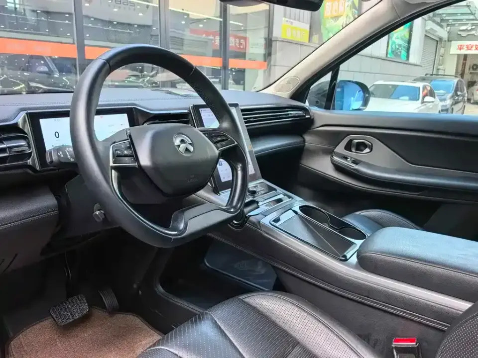 Nio ES8