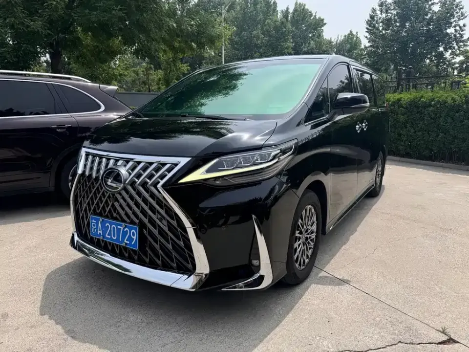 Lexus LM