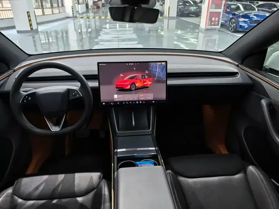 Tesla Model Y L