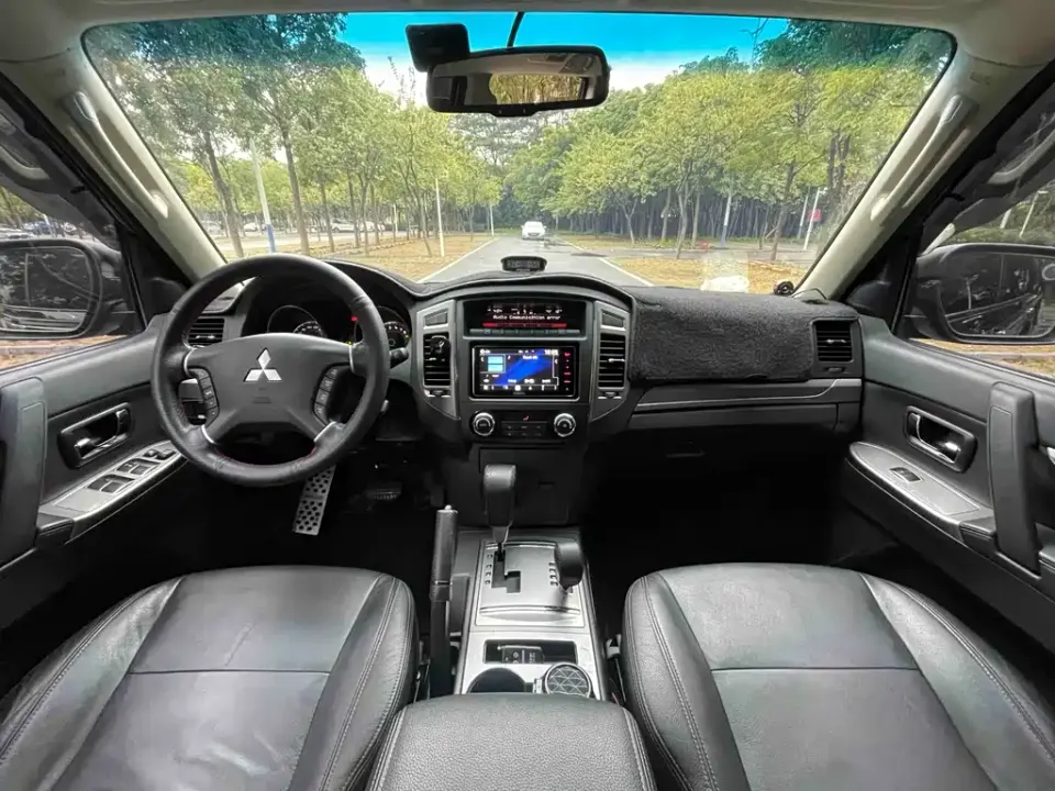 Mitsubishi Pajero (Import)