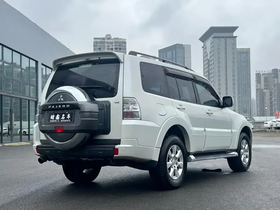 Mitsubishi Pajero (Import)