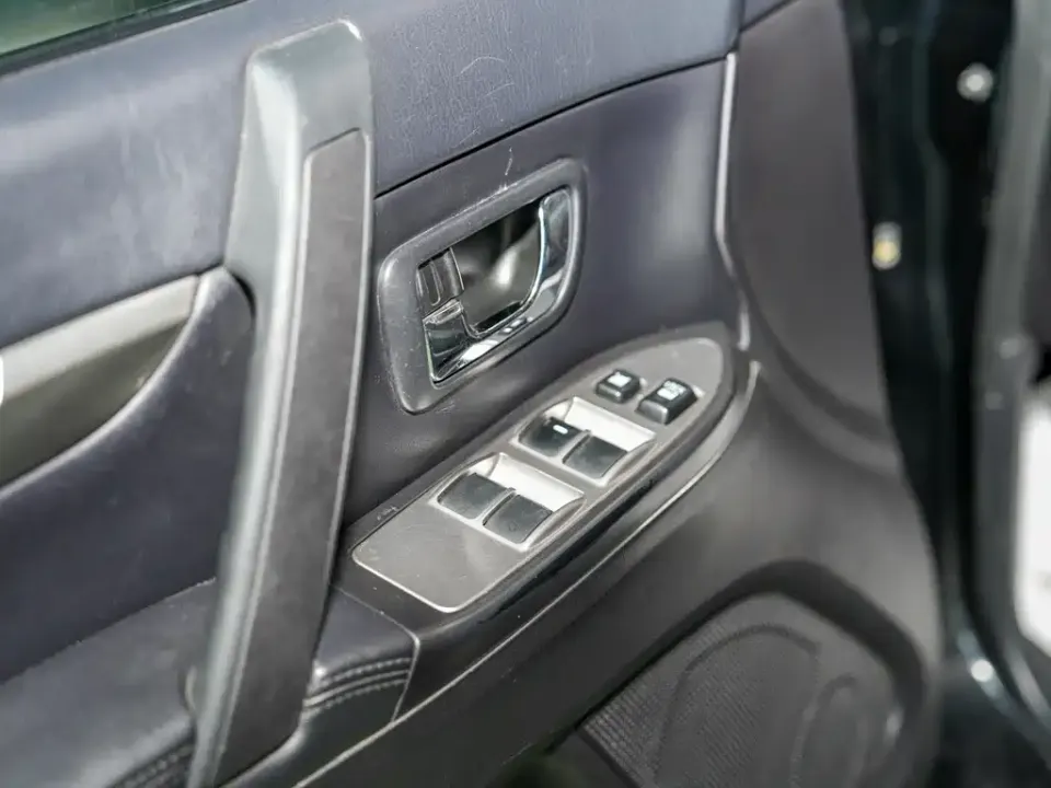 Mitsubishi Pajero (Import)